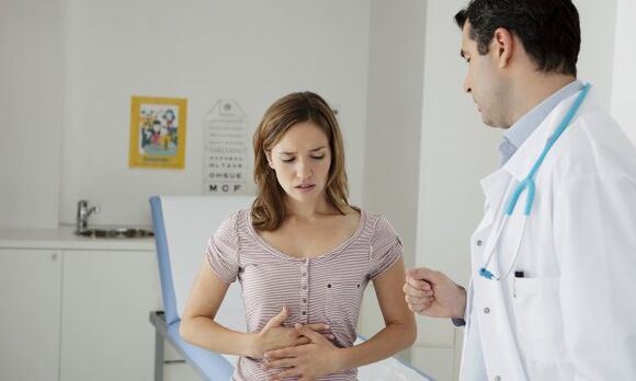 De gastro-enteroloog zal de patiënt met pancreatitis in detail uitleggen hoe hij moet eten om het lichaam niet te beschadigen